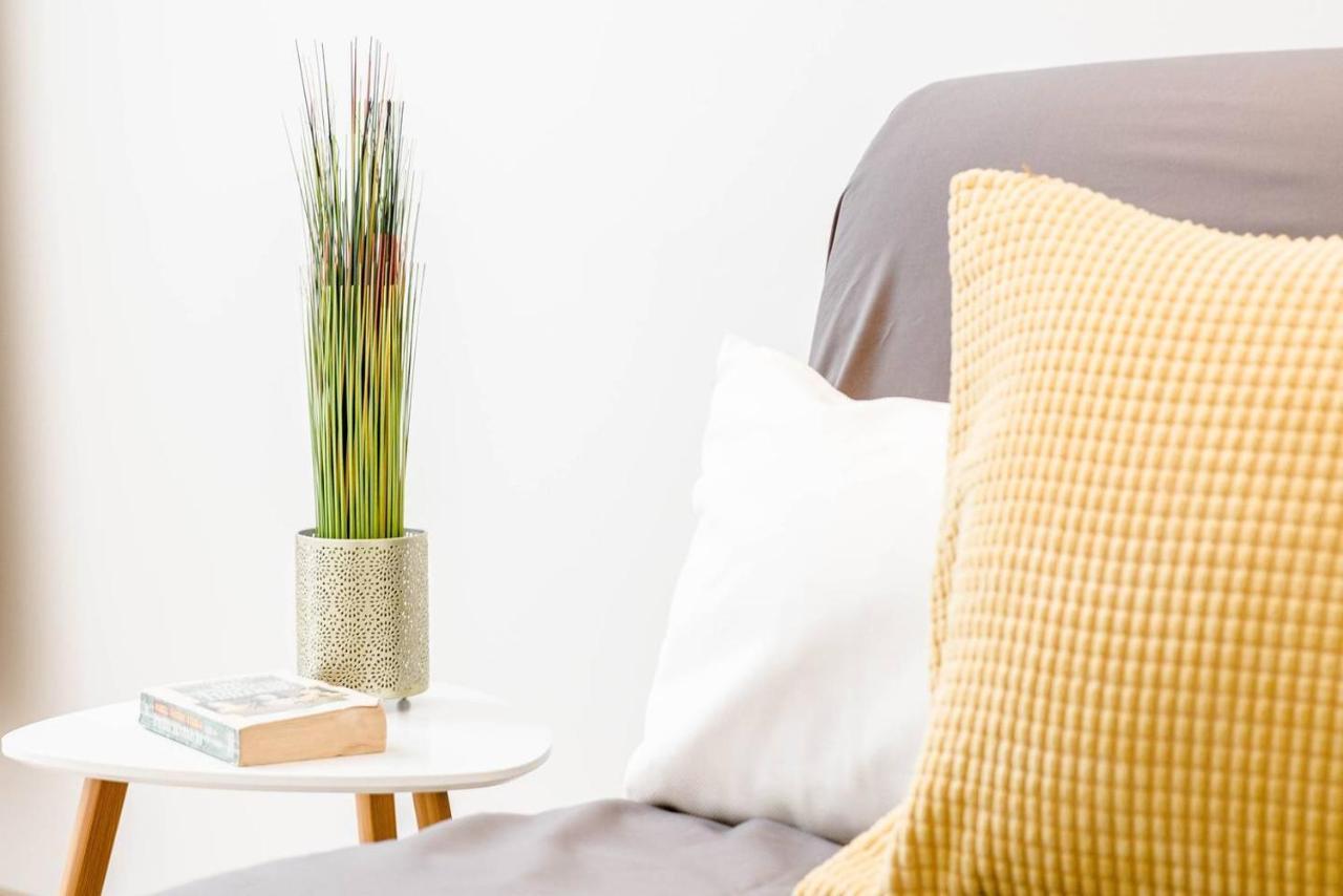 Comfy, Renewed 3 Bedroom In Center Apartament *