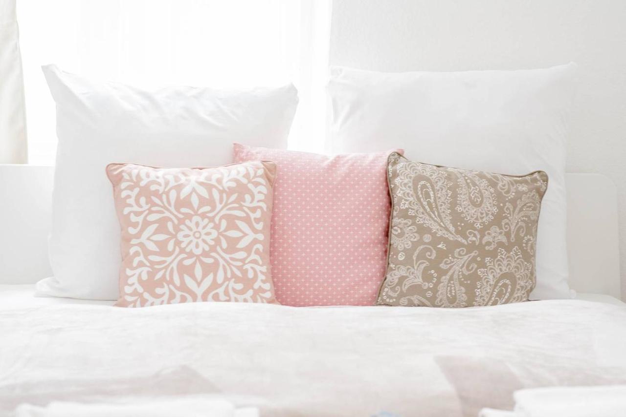 Comfy, Renewed 3 Bedroom In Center Apartament *